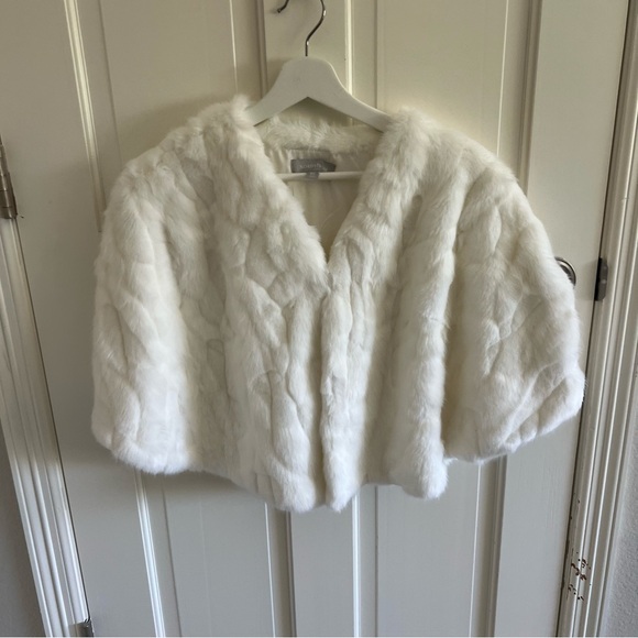 Nordstrom White Faux Fur Cape - Picture 2 of 9